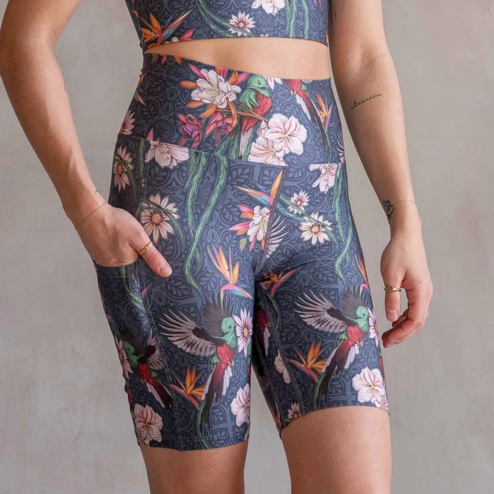 New Eagle Rock WERKSHOP featherlite bicycle shorts size L Quetzal hummingbird